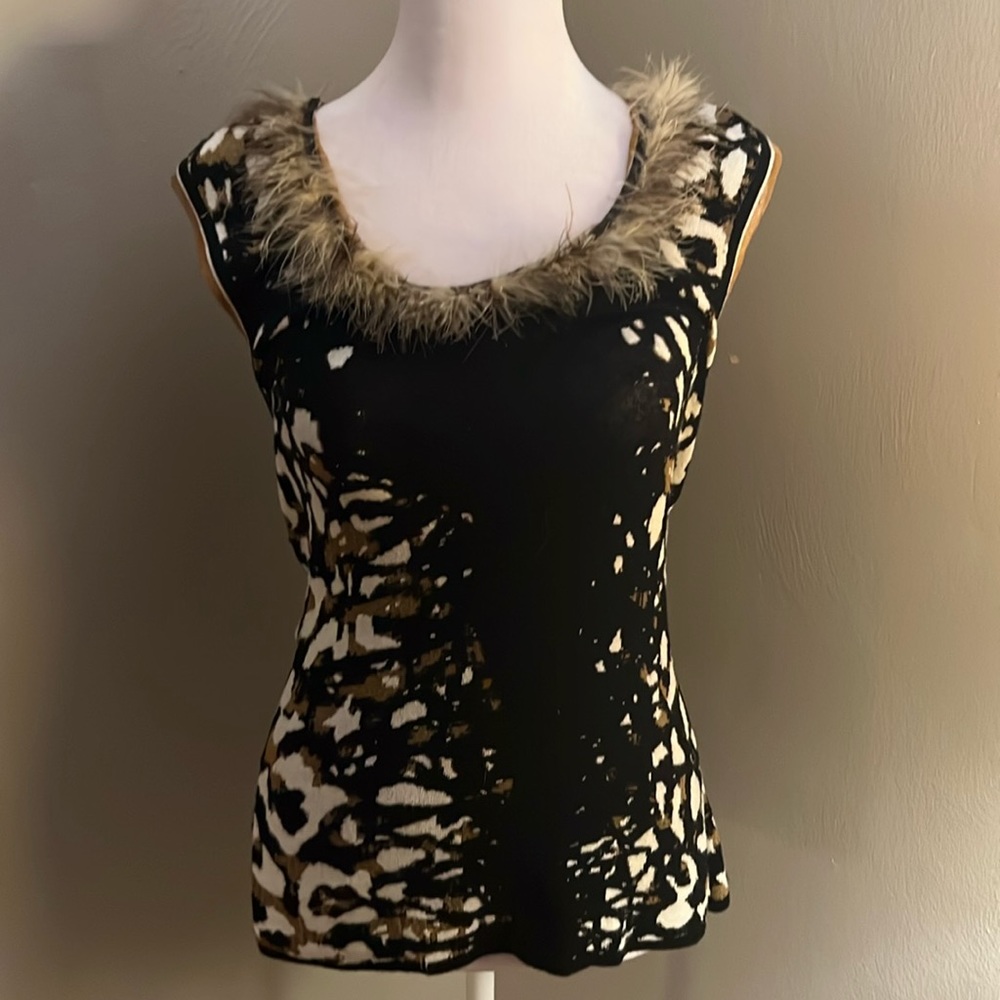 Angelica-Val sleeveless sweater size Small